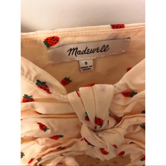 Madewell tie-front cami top in fresh strawberries - Picture 5 of 6